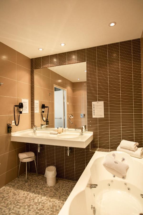 Отель Le Square Astaffort Экстерьер фото